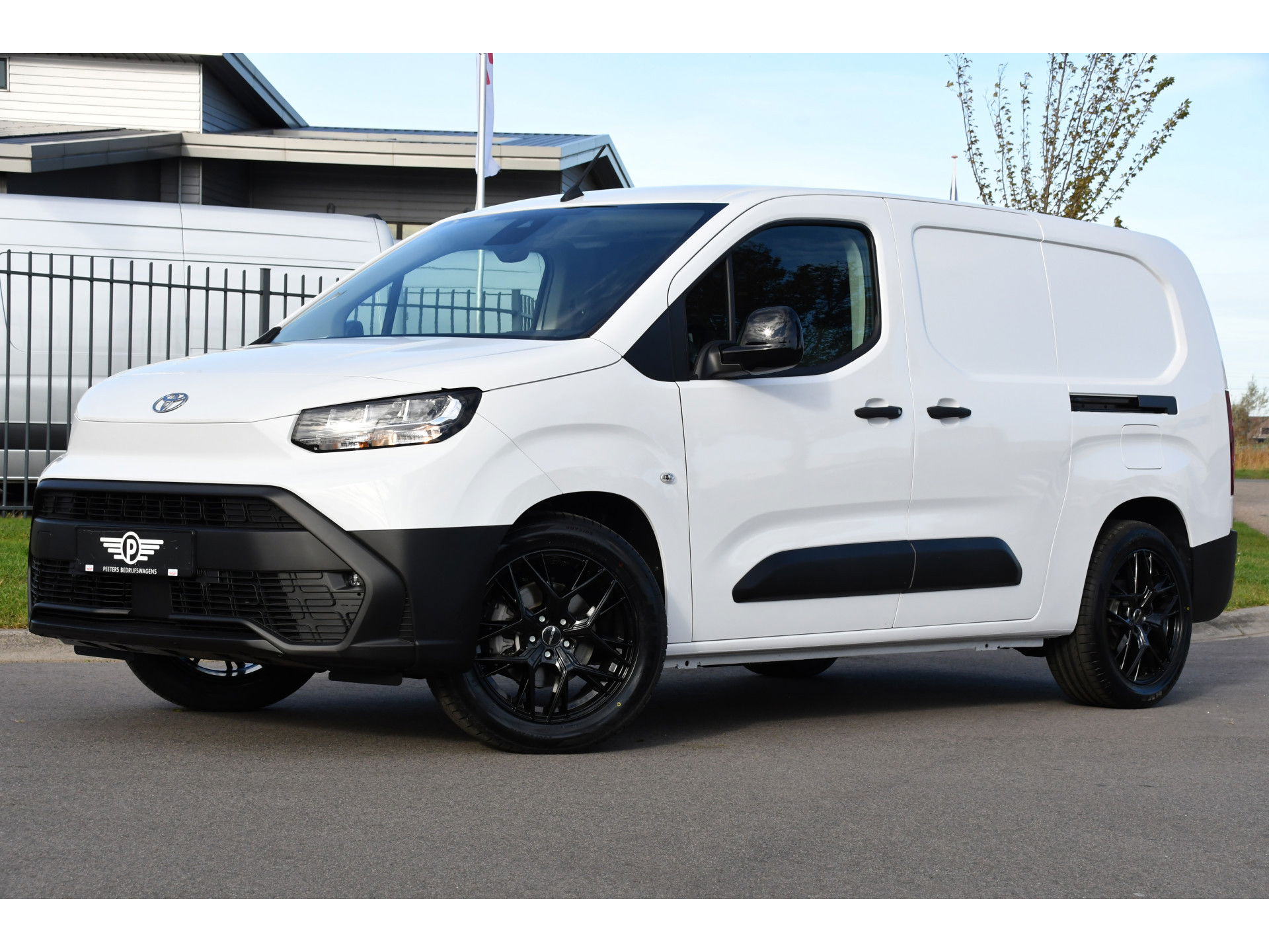 Toyota PROACE CITY Electric Long 50 kWh Black & White Edition 5 x Direct Leverbaar! Camera, Cruise, 2 x Schuifdeur, Carplay, 136pk,
