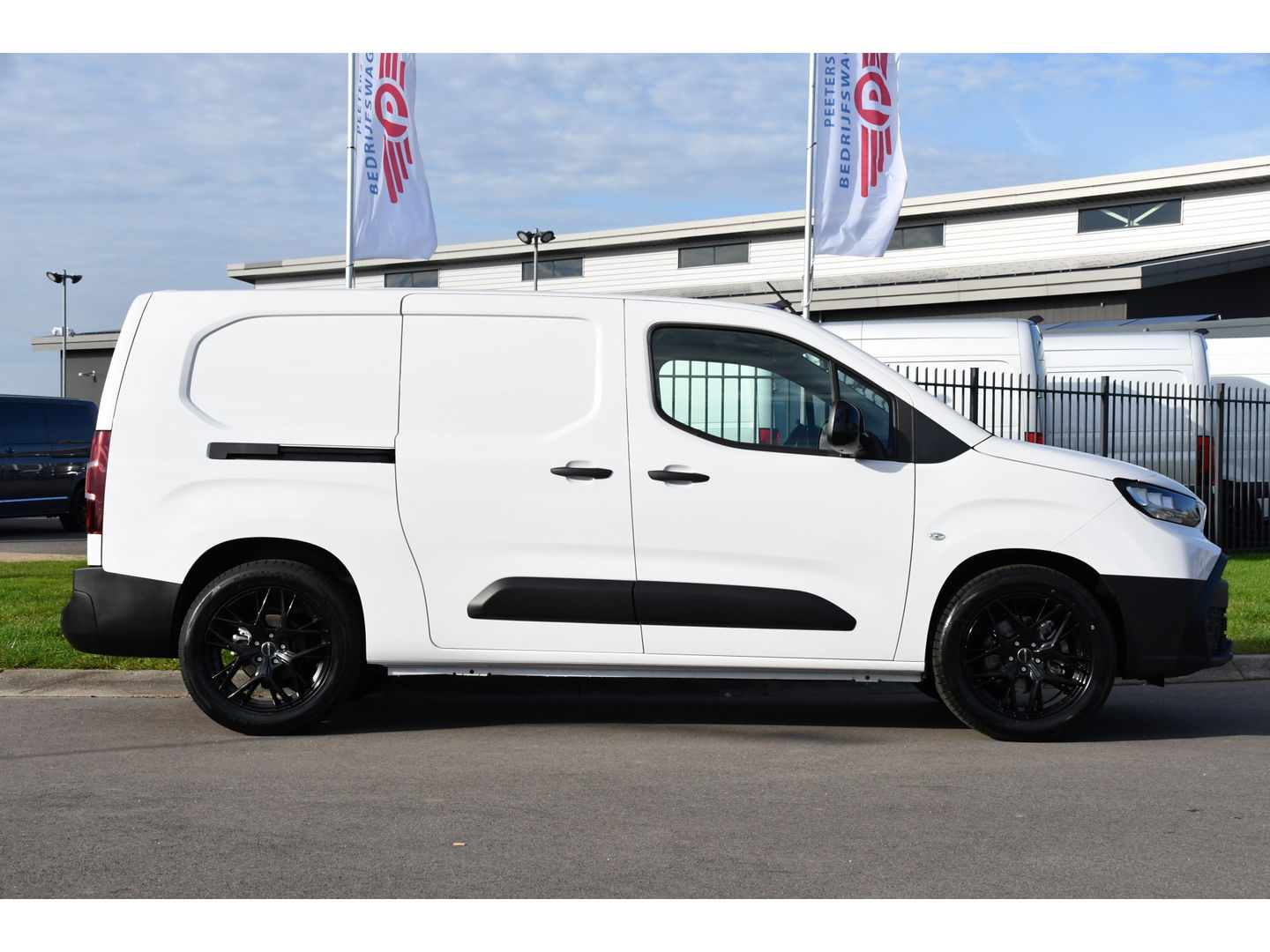 Toyota PROACE CITY Electric Long 50 kWh Black & White Edition 5 x Direct Leverbaar! Camera, Cruise, 2 x Schuifdeur, Carplay, 136pk,