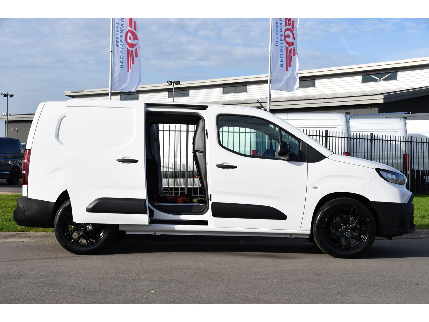 Toyota PROACE CITY Electric Long 50 kWh Black & White Edition 5 x Direct Leverbaar! Camera, Cruise, 2 x Schuifdeur, Carplay, 136pk,