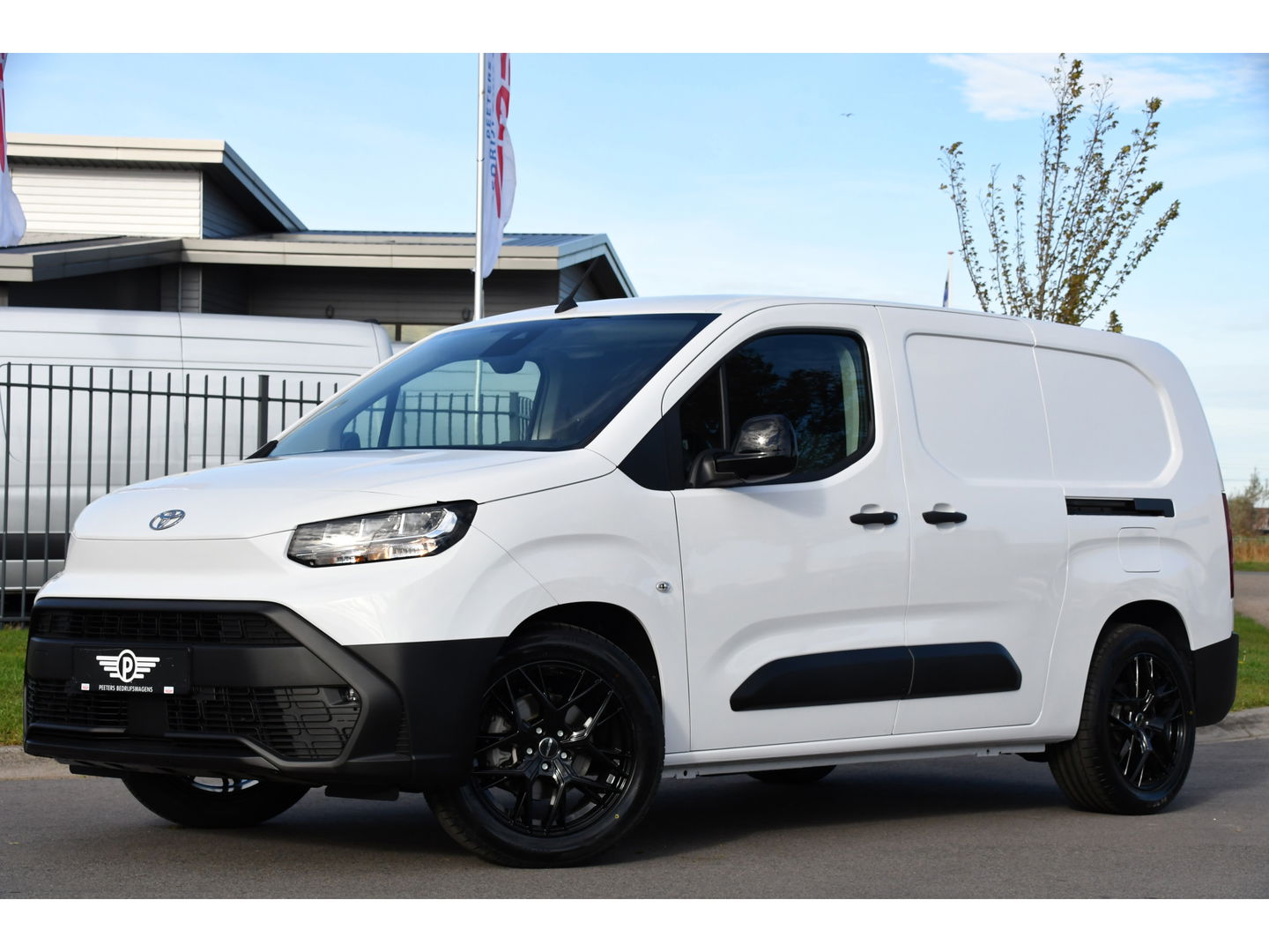 Toyota PROACE CITY Electric Long 50 kWh Black & White Edition 5 x Direct Leverbaar! Camera, Cruise, 2 x Schuifdeur, Carplay, 136pk,
