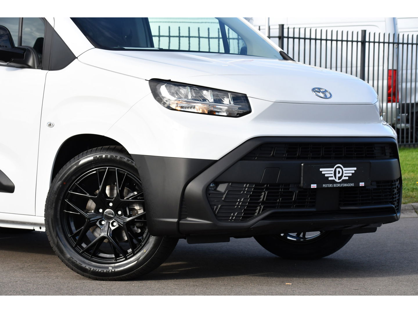 Toyota PROACE CITY Electric Long 50 kWh Black & White Edition 5 x Direct Leverbaar! Camera, Cruise, 2 x Schuifdeur, Carplay, 136pk,