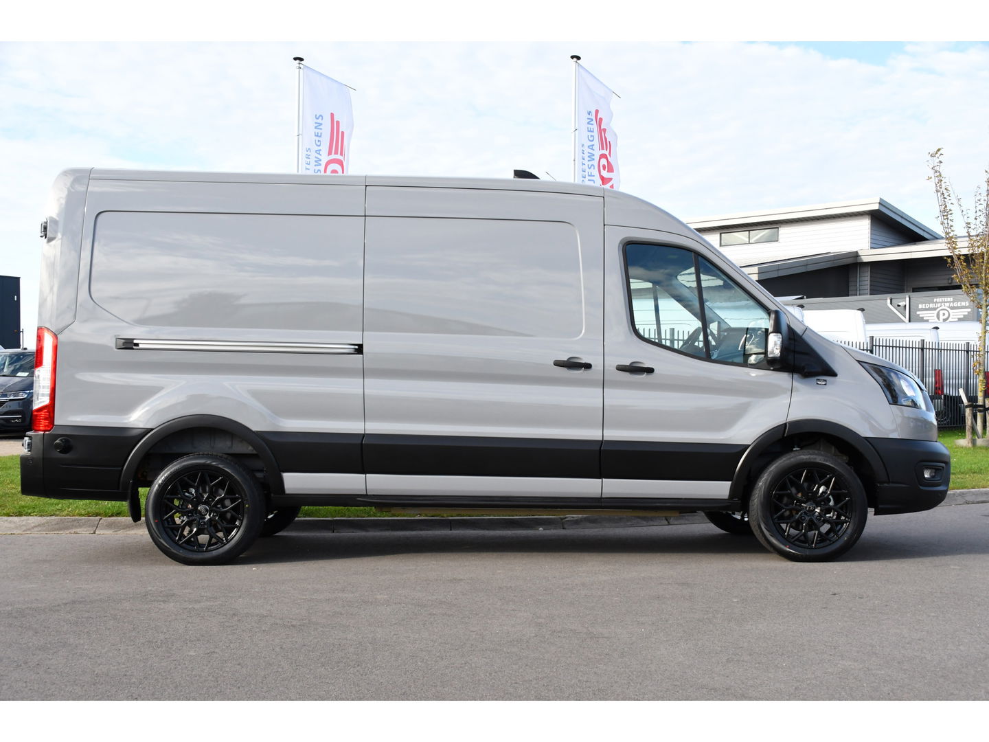 Ford E-Transit 350 L3H2 68 kWh PB Edition Adaptieve Cruise, 360 Camera, Carplay, BLIS, Stoelverwarming, NAVI, Multimedia, Sensoren, Uniek!