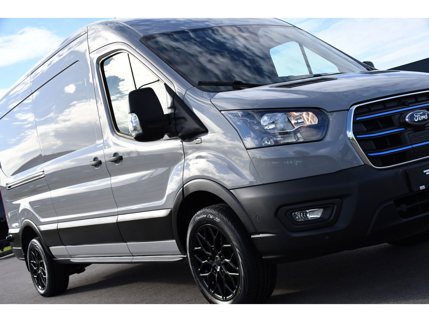 Ford E-Transit 350 L3H2 68 kWh PB Edition Adaptieve Cruise, 360 Camera, Carplay, BLIS, Stoelverwarming, NAVI, Multimedia, Sensoren, Uniek!