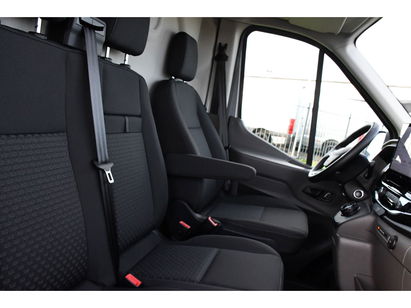 Ford E-Transit 350 L3H2 68 kWh PB Edition Adaptieve Cruise, 360 Camera, Carplay, BLIS, Stoelverwarming, NAVI, Multimedia, Sensoren, Uniek!