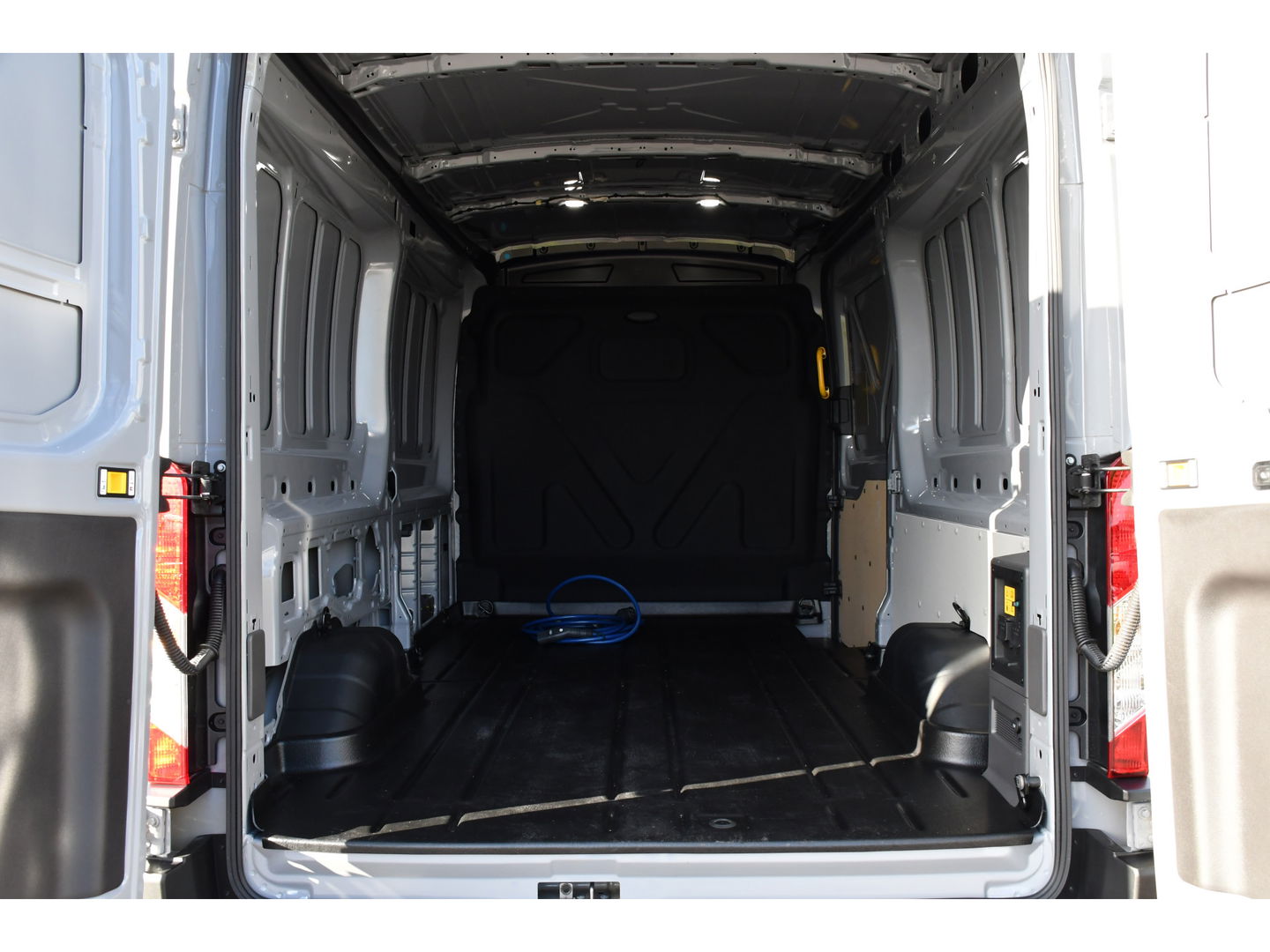 Ford E-Transit 350 L3H2 68 kWh PB Edition Adaptieve Cruise, 360 Camera, Carplay, BLIS, Stoelverwarming, NAVI, Multimedia, Sensoren, Uniek!