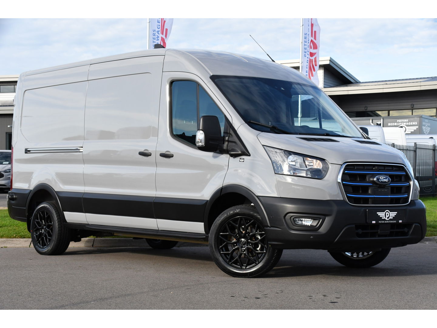 Ford E-Transit 350 L3H2 68 kWh PB Edition Adaptieve Cruise, 360 Camera, Carplay, BLIS, Stoelverwarming, NAVI, Multimedia, Sensoren, Uniek!