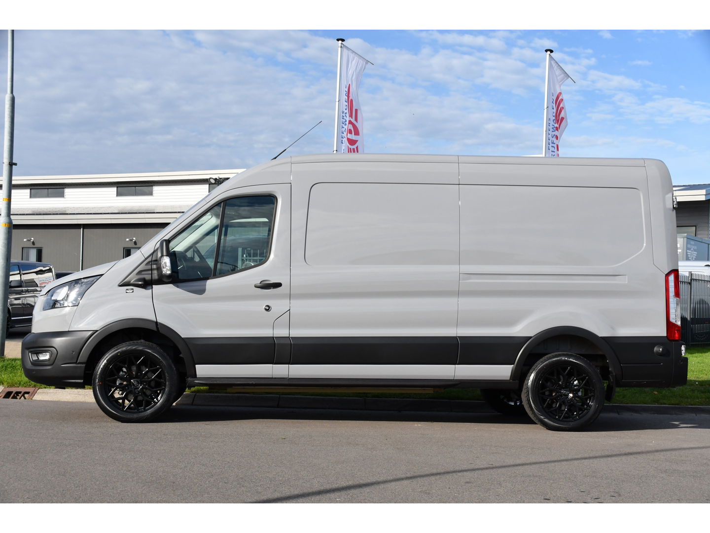 Ford E-Transit 350 L3H2 68 kWh PB Edition Adaptieve Cruise, 360 Camera, Carplay, BLIS, Stoelverwarming, NAVI, Multimedia, Sensoren, Uniek!