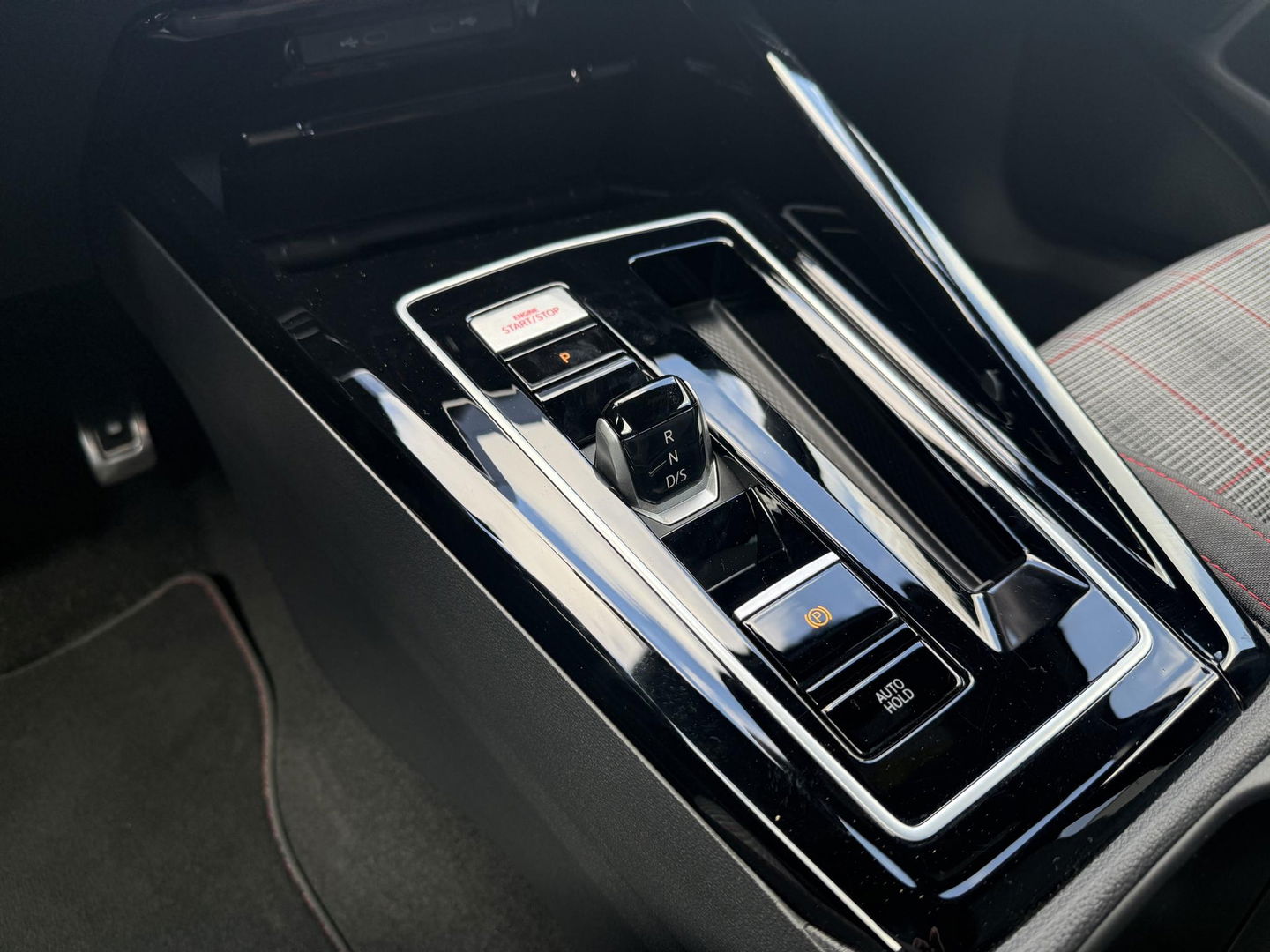 Volkswagen Golf 2.0 TSI GTI 245PK l Stoel verwarming l Navigatie