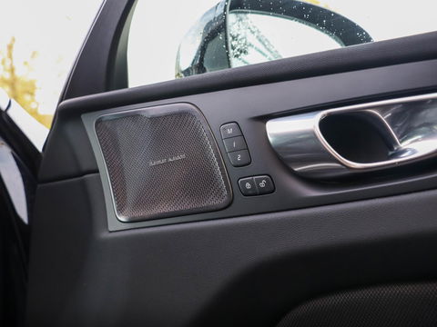 Volvo XC60 T6 AWD Ultra Black Edition Pano HeadUp 360cam 21''