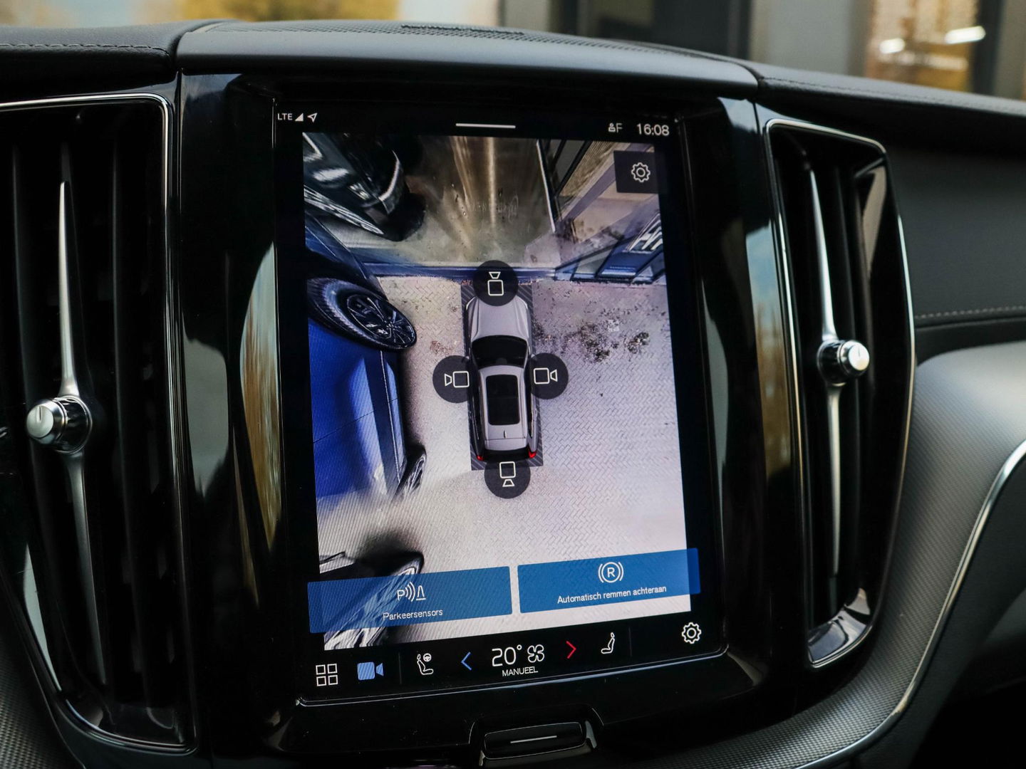 Volvo XC60 T6 AWD Ultra Black Edition Pano HeadUp 360cam 21'' Zwarte hemel