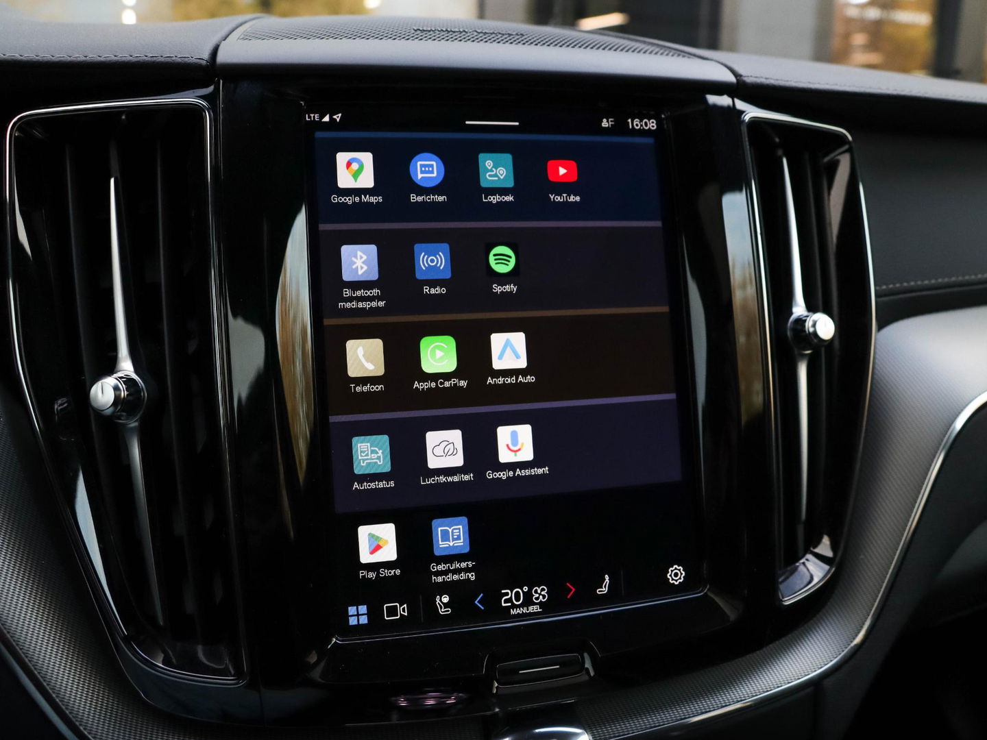 Volvo XC60 T6 AWD Ultra Black Edition Pano HeadUp 360cam 21'' Zwarte hemel