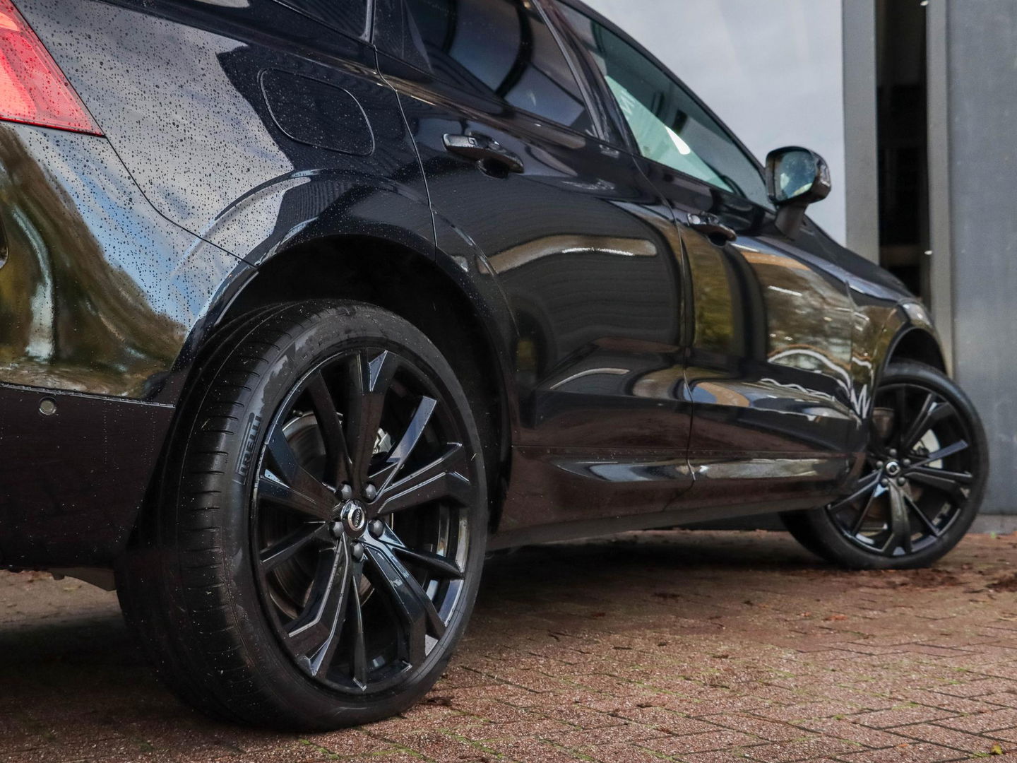 Volvo XC60 T6 AWD Ultra Black Edition Pano HeadUp 360cam 21'' Zwarte hemel