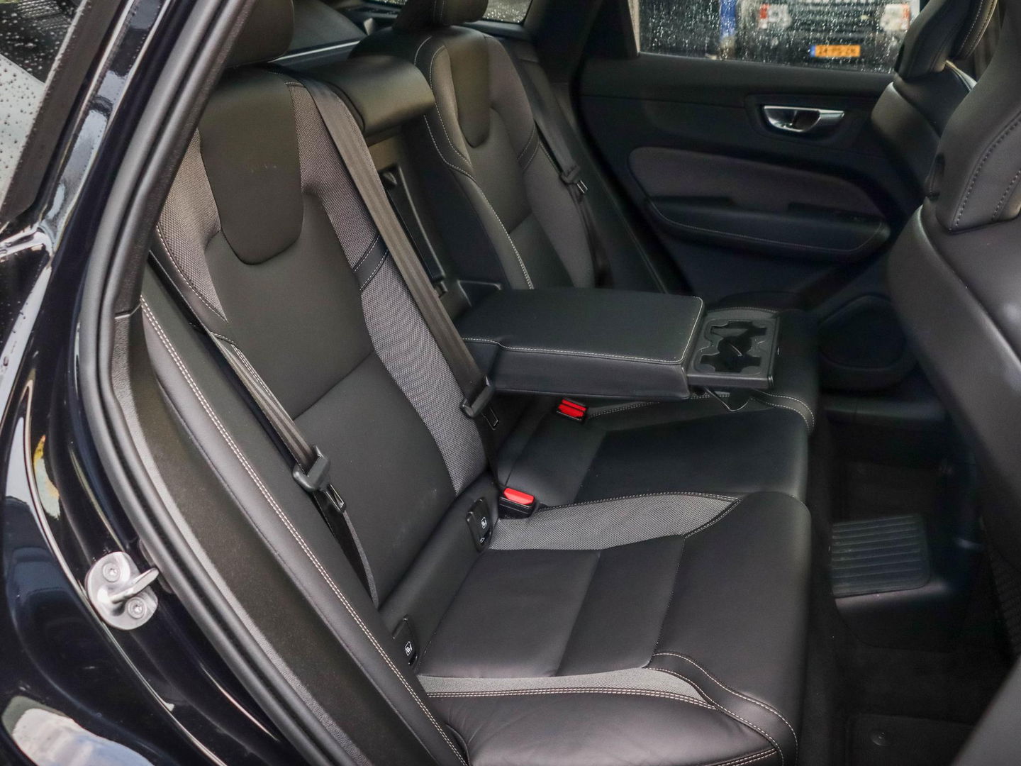 Volvo XC60 T6 AWD Ultra Black Edition Pano HeadUp 360cam 21''