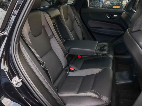 Volvo XC60 T6 AWD Ultra Black Edition Pano HeadUp 360cam 21''