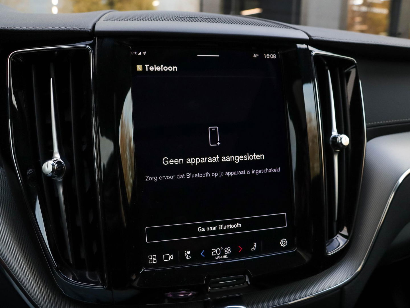 Volvo XC60 T6 AWD Ultra Black Edition Pano HeadUp 360cam 21'' Zwarte hemel