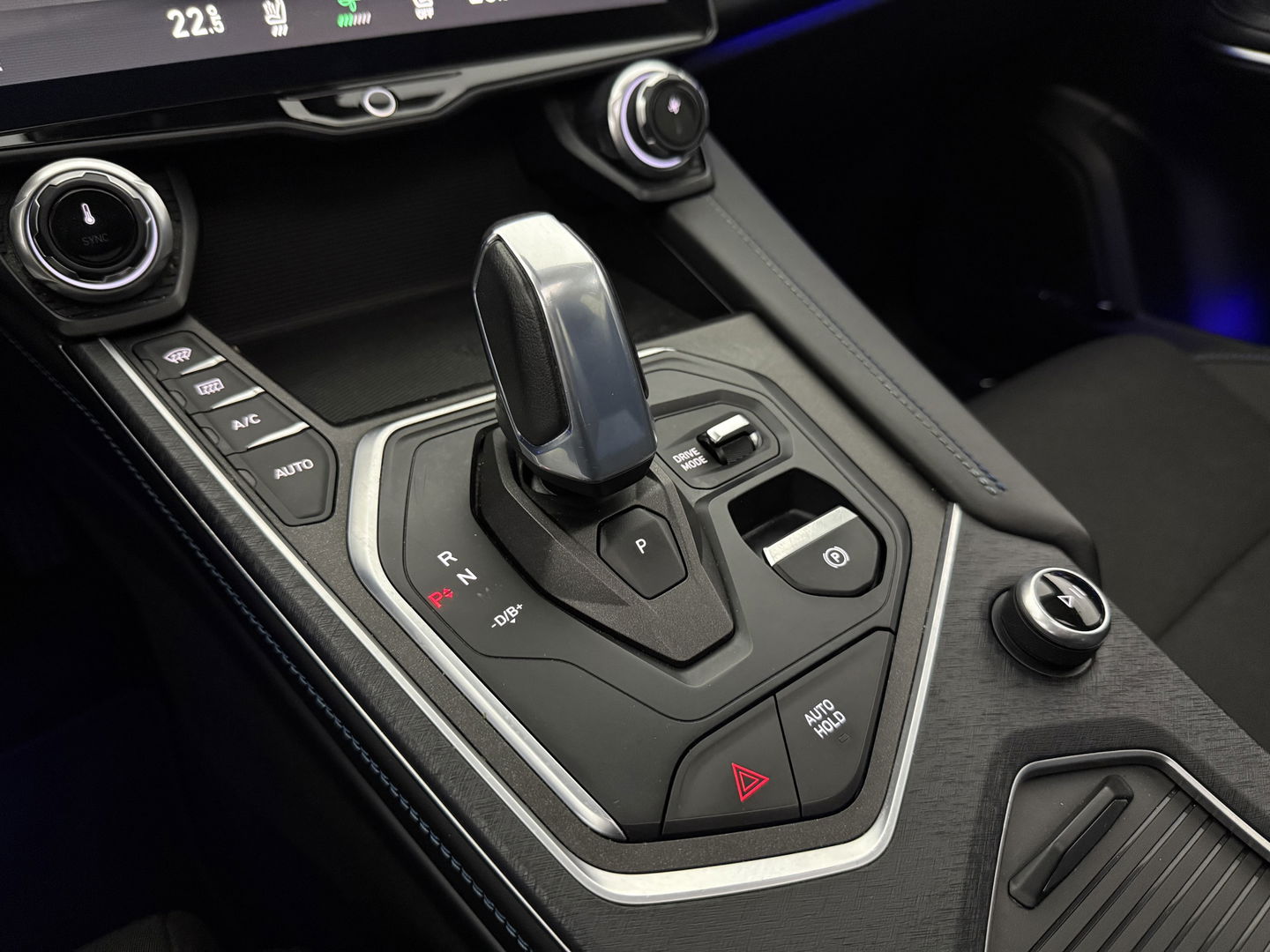 Lynk Co 01 1.5 | Pano | Memory | Adaptive Cruise | Sfeerverl. | 360° | Virtual | Carplay