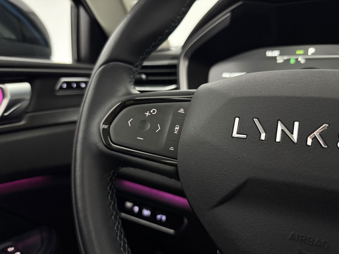 Lynk Co 01 1.5 | Pano | Memory | Adaptive Cruise | Sfeerverl. | 360° | Virtual | Carplay