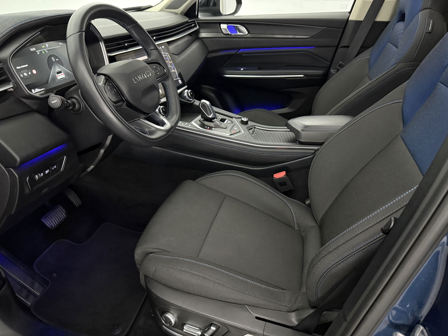 Lynk Co 01 1.5 | Pano | Memory | Adaptive Cruise | Sfeerverl. | 360° | Virtual | Carplay