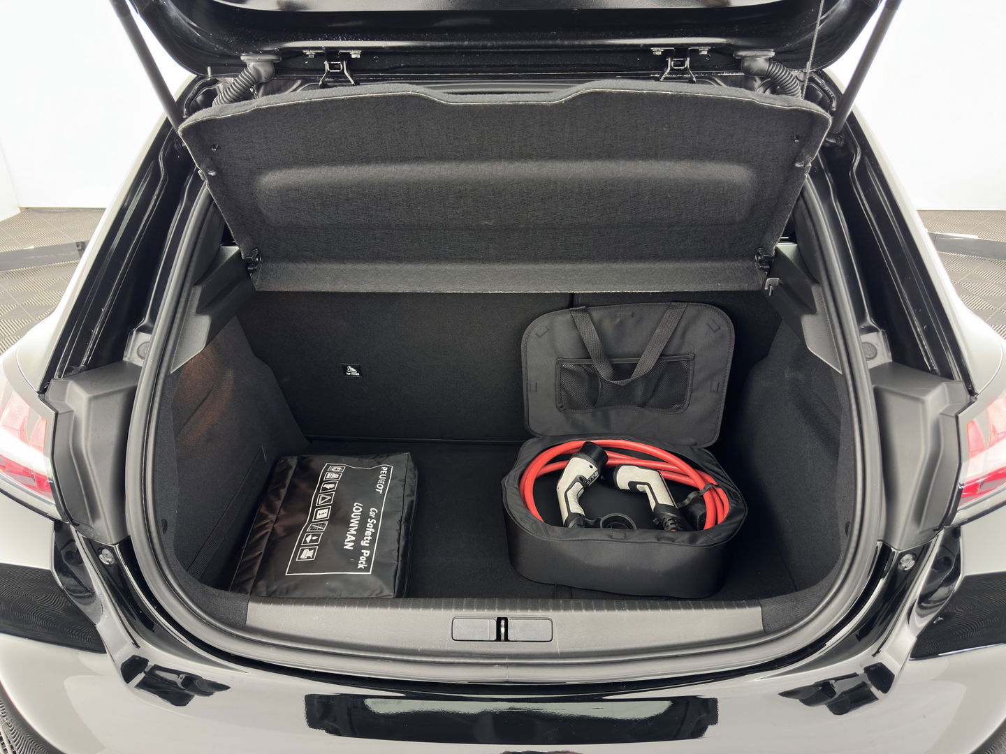 Peugeot e-208 EV Active Pack 50 kWh {SOH-90%} [ 3-Fase ] (INCL.BTW) Aut. *FULL-LED | MICROFIBRE | SPORT-SEATS | CARPLAY | CCS-FASTLOADER | KEYLESS | DAB+ | LANE-ASSIST | CRUISE | ECC | PDC | 16''ALU*