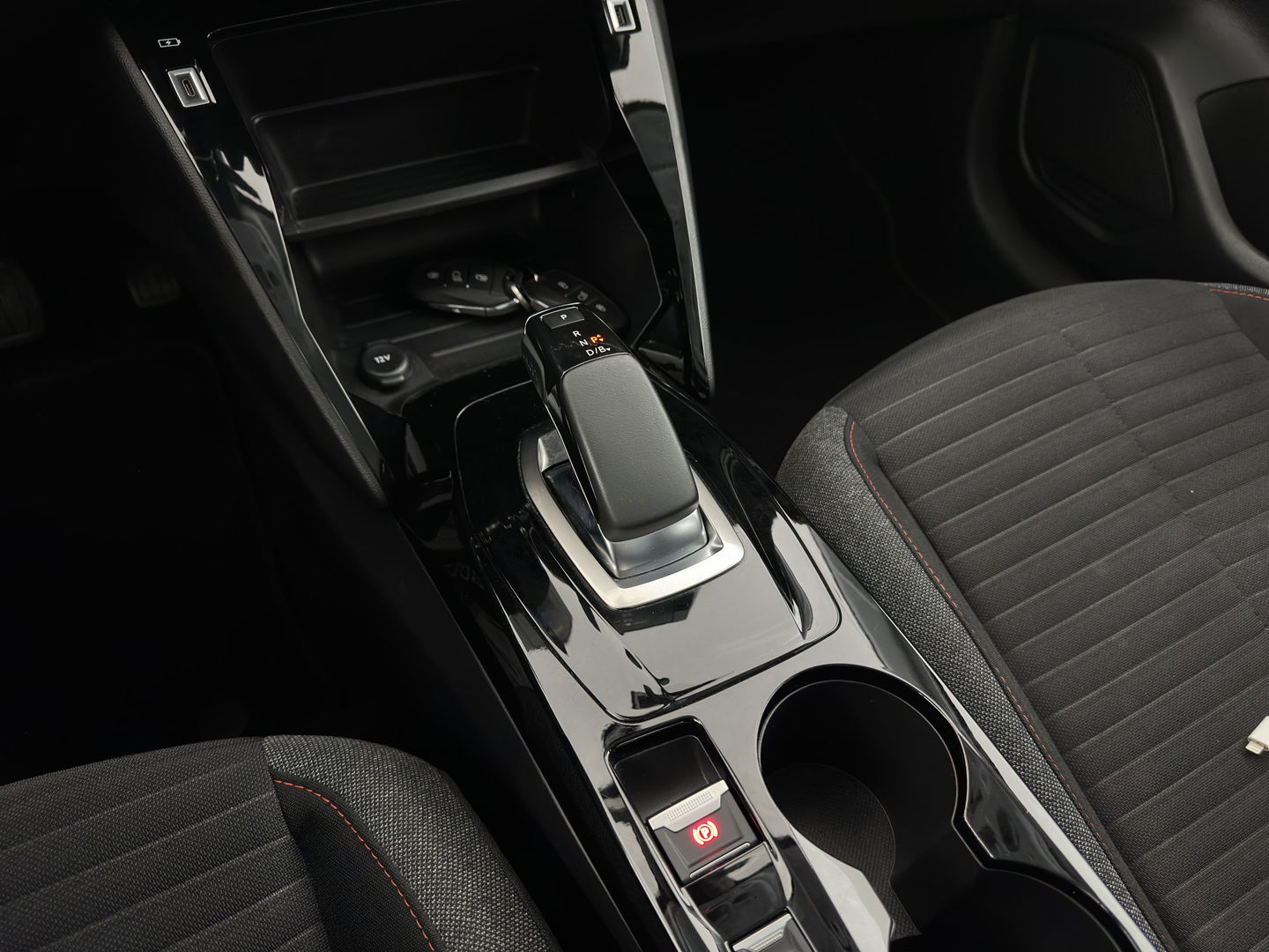 Peugeot e-208 EV Active Pack 50 kWh {SOH-90%} [ 3-Fase ] (INCL.BTW) Aut. *FULL-LED | MICROFIBRE | SPORT-SEATS | CARPLAY | CCS-FASTLOADER | KEYLESS | DAB+ | LANE-ASSIST | CRUISE | ECC | PDC | 16''ALU*