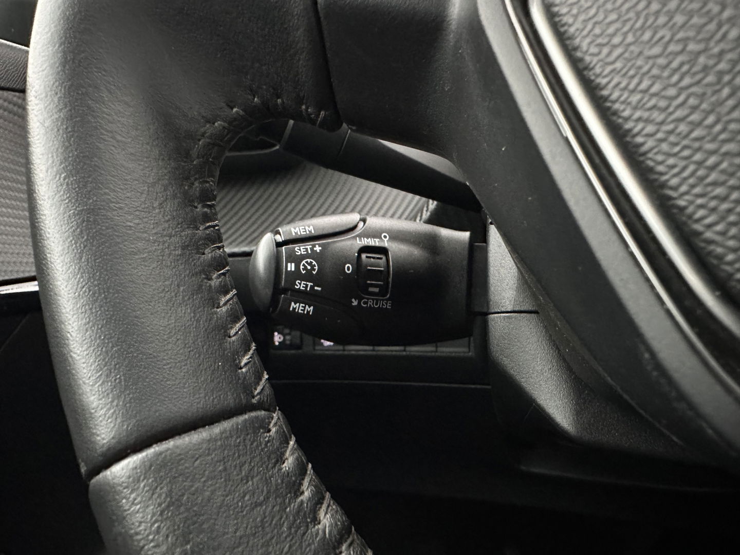 Peugeot e-208 EV Active Pack 50 kWh {SOH-90%} [ 3-Fase ] (INCL.BTW) Aut. *FULL-LED | MICROFIBRE | SPORT-SEATS | CARPLAY | CCS-FASTLOADER | KEYLESS | DAB+ | LANE-ASSIST | CRUISE | ECC | PDC | 16''ALU*