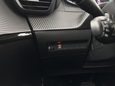 Peugeot e-208 EV Active Pack 50 kWh {SOH-90%} [ 3-Fase ] (INCL.BTW) Aut. *FULL-LED | MICROFIBRE | SPORT-SEATS | CARPLAY | CCS-FASTLOADER | KEYLESS | DAB+ | LANE-ASSIST | CRUISE | ECC | PDC | 16''ALU*