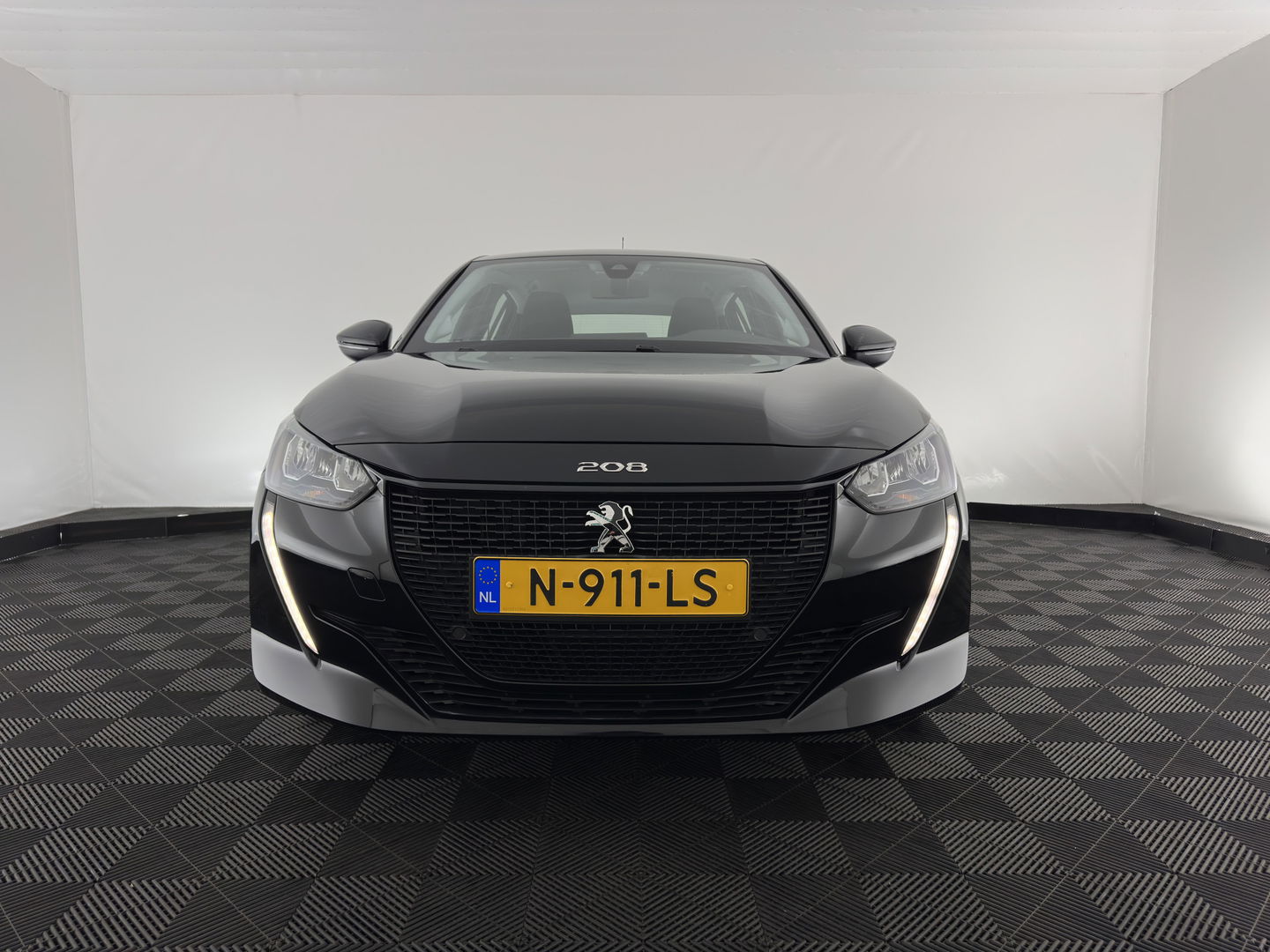 Peugeot e-208 EV Active Pack 50 kWh {SOH-90%} [ 3-Fase ] (INCL.BTW) Aut. *FULL-LED | MICROFIBRE | SPORT-SEATS | CARPLAY | CCS-FASTLOADER | KEYLESS | DAB+ | LANE-ASSIST | CRUISE | ECC | PDC | 16''ALU*