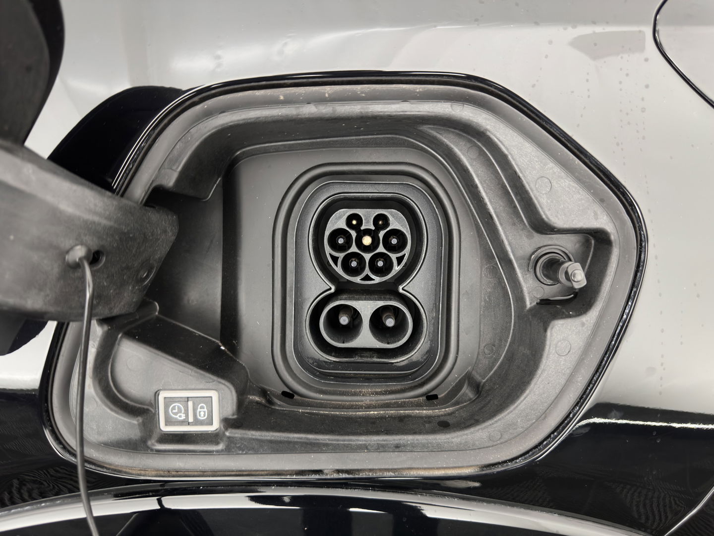 Peugeot e-208 EV Active Pack 50 kWh {SOH-90%} [ 3-Fase ] (INCL.BTW) Aut. *FULL-LED | MICROFIBRE | SPORT-SEATS | CARPLAY | CCS-FASTLOADER | KEYLESS | DAB+ | LANE-ASSIST | CRUISE | ECC | PDC | 16''ALU*