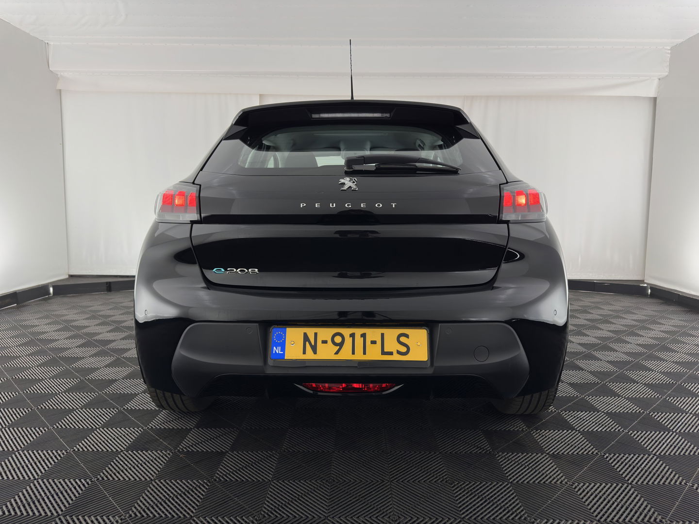 Peugeot e-208 EV Active Pack 50 kWh {SOH-90%} [ 3-Fase ] (INCL.BTW) Aut. *FULL-LED | MICROFIBRE | SPORT-SEATS | CARPLAY | CCS-FASTLOADER | KEYLESS | DAB+ | LANE-ASSIST | CRUISE | ECC | PDC | 16''ALU*