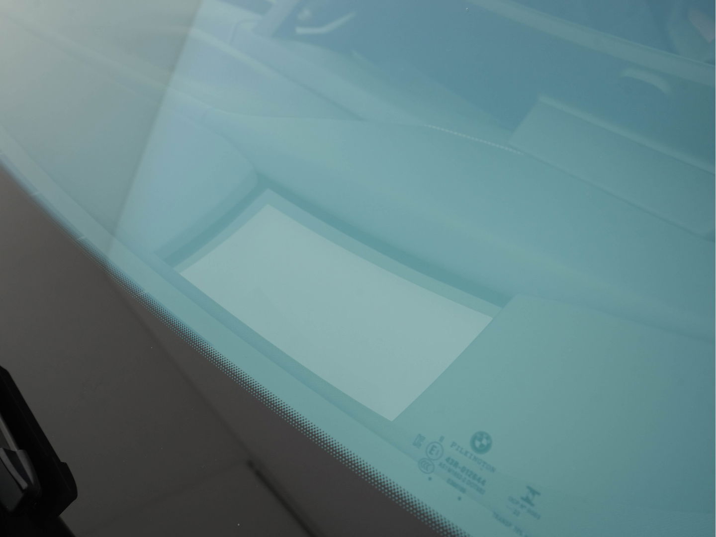 BMW iX xDrive40 High Executive 77 kWh {SOH-100%} *PANO | HEAD-UP | LUXURY-LEATHER | FULL-LED | SOFT-CLOSE | BLIND-SPOT | HARMAN/KARDON | MEMORY-PACK | HEATED/VENTILATED-COMFORTSEATS | TOP-VIEW | WIDESCREEN-DIGICOCKPIT | DAB+ | KEYLESS | ...