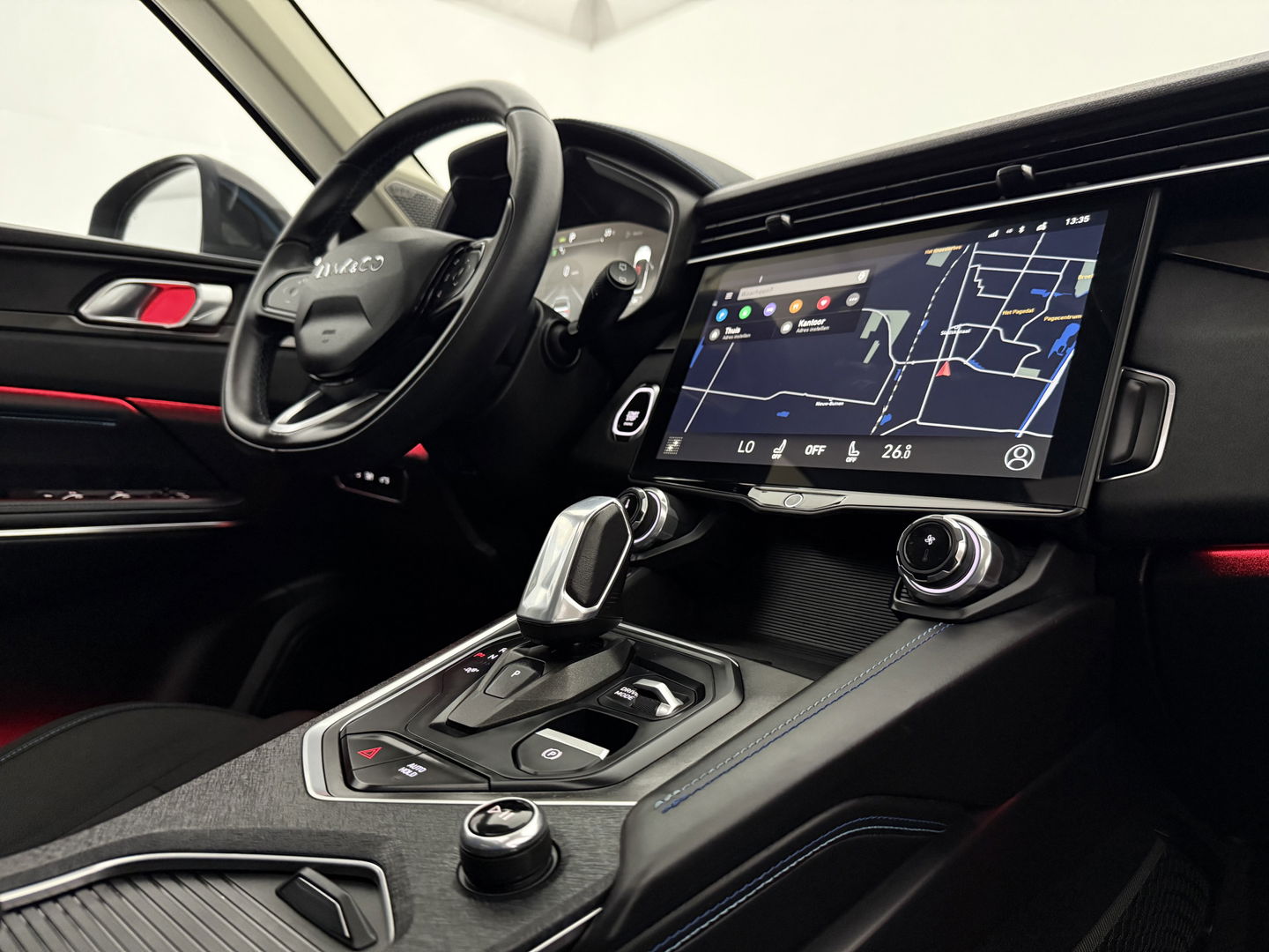Lynk Co 01 1.5 Black Edition | Pano | Adap. Cruise | Memory | Sfeerverl. | 360° | Virtual | Carplay