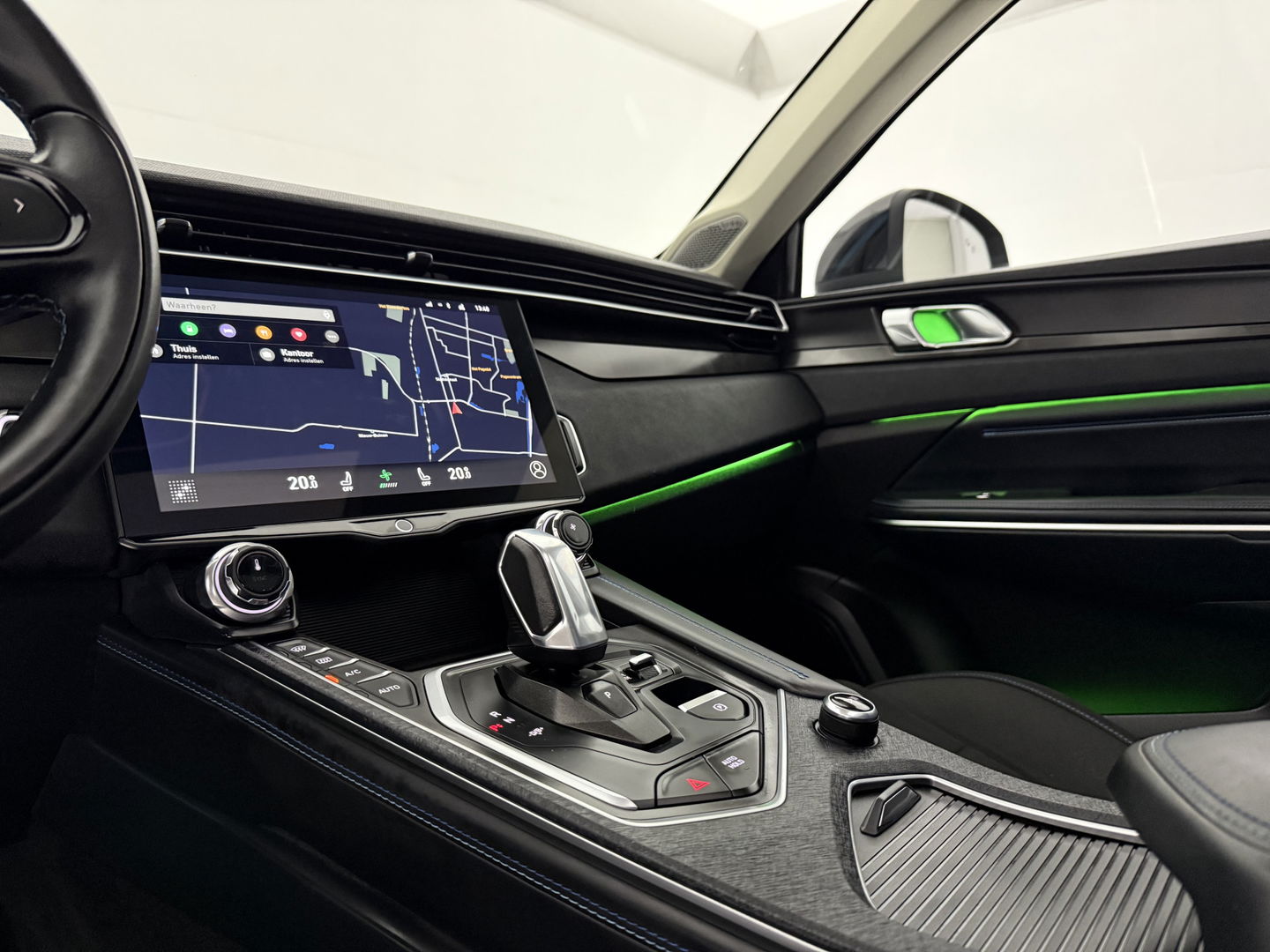 Lynk Co 01 1.5 Black Edition | Pano | Adap. Cruise | Memory | Sfeerverl. | 360° | Virtual | Carplay