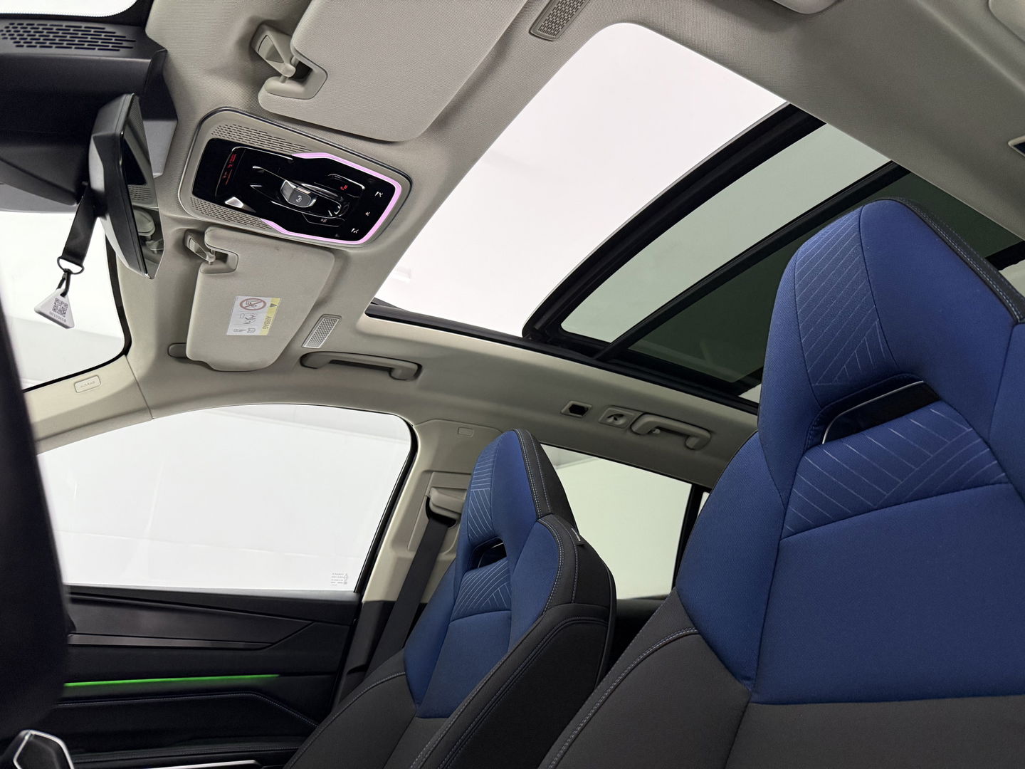 Lynk Co 01 1.5 Black Edition | Pano | Adap. Cruise | Memory | Sfeerverl. | 360° | Virtual | Carplay