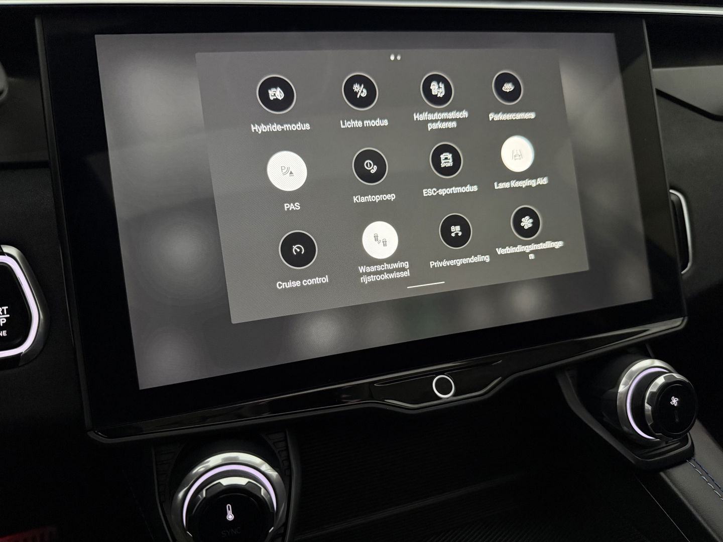 Lynk Co 01 1.5 Black Edition | Pano | Adap. Cruise | Memory | Sfeerverl. | 360° | Virtual | Carplay