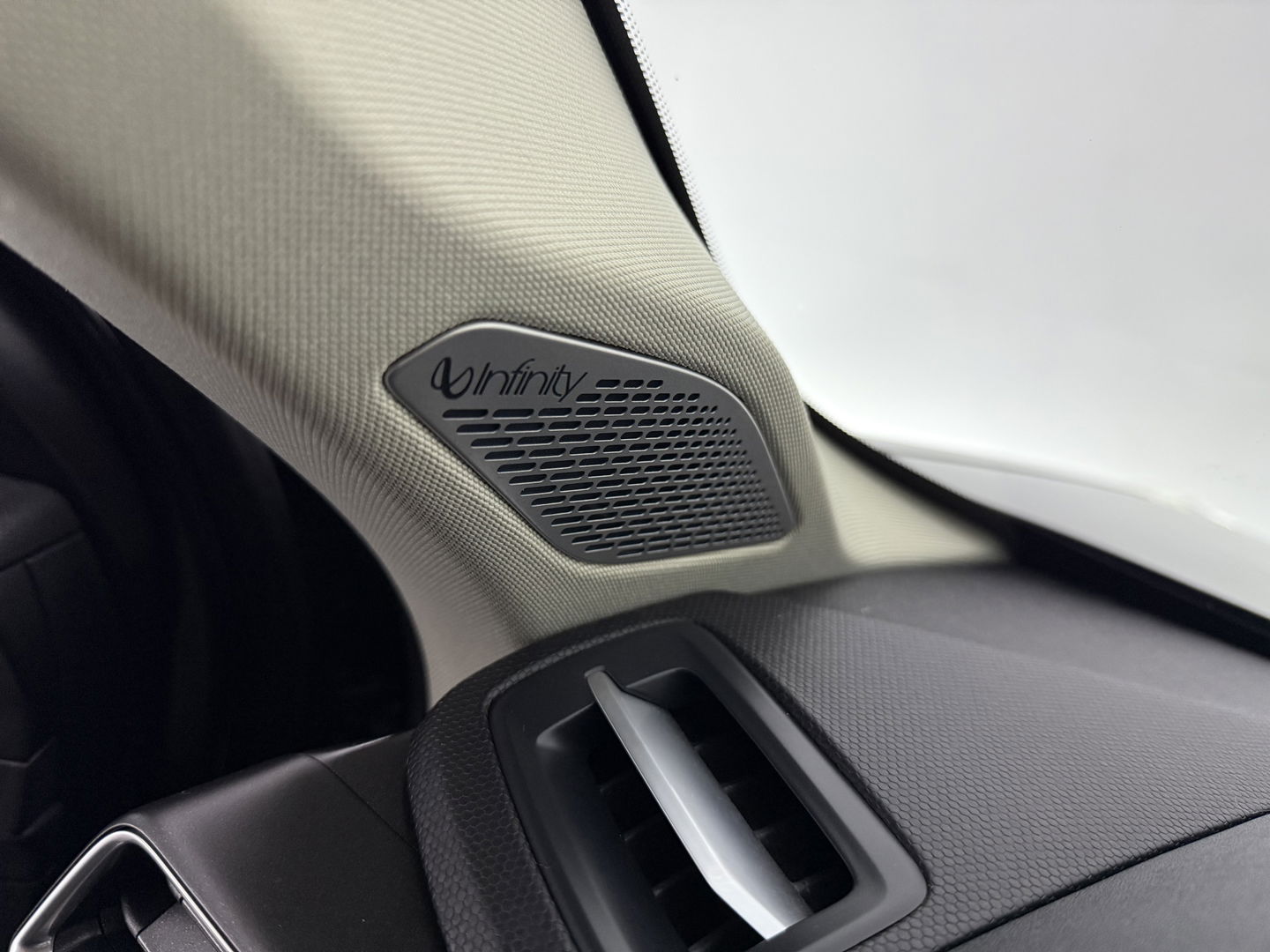 Lynk Co 01 1.5 Black Edition | Pano | Adap. Cruise | Memory | Sfeerverl. | 360° | Virtual | Carplay