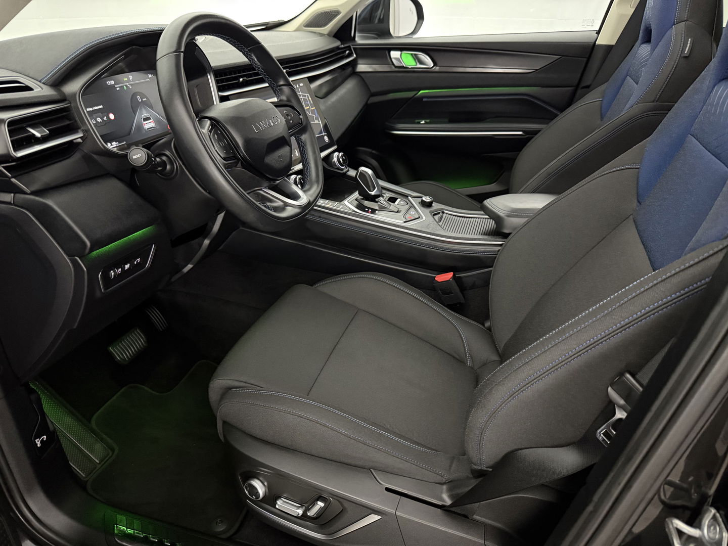 Lynk Co 01 1.5 Black Edition | Pano | Adap. Cruise | Memory | Sfeerverl. | 360° | Virtual | Carplay