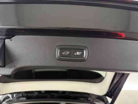 Lynk Co 01 1.5 Black Edition | Pano | Adap. Cruise | Memory | Sfeerverl. | 360° | Virtual | Carplay