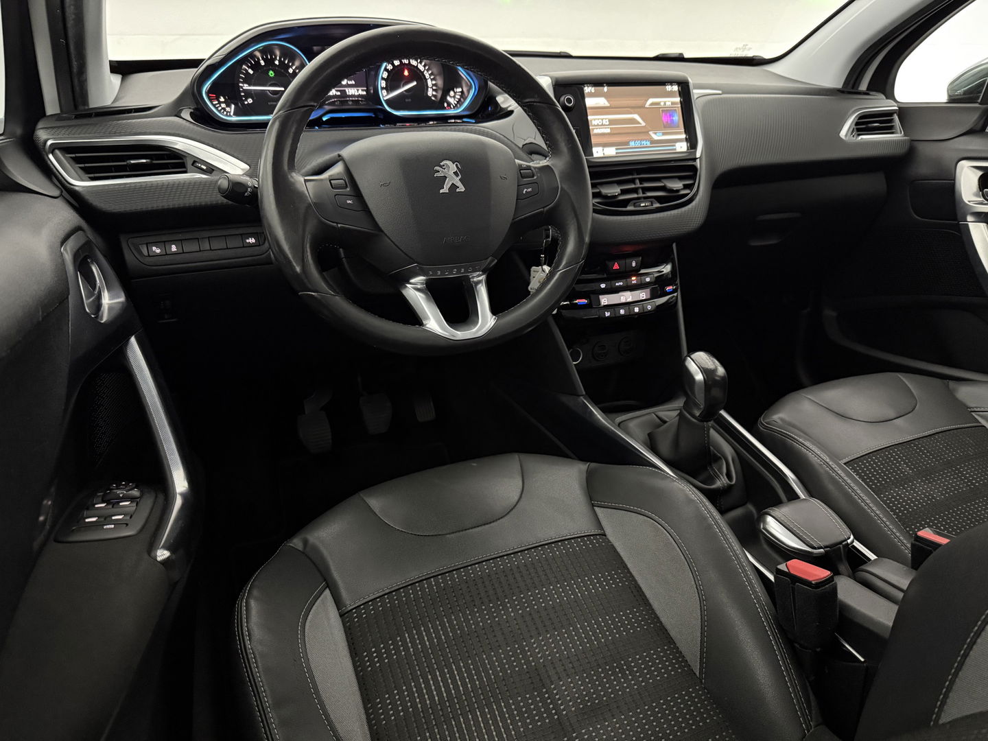 Peugeot 2008 1.2 VTi Allure | Sfeerverl. | Navigatie | Trekh | Cruise | Parkeersens. | NAP