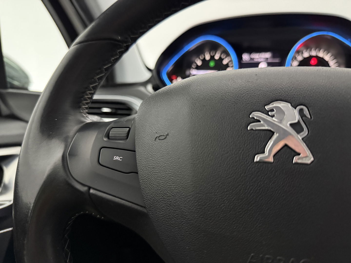 Peugeot 2008 1.2 VTi Allure | Sfeerverl. | Navigatie | Trekh | Cruise | Parkeersens. | NAP