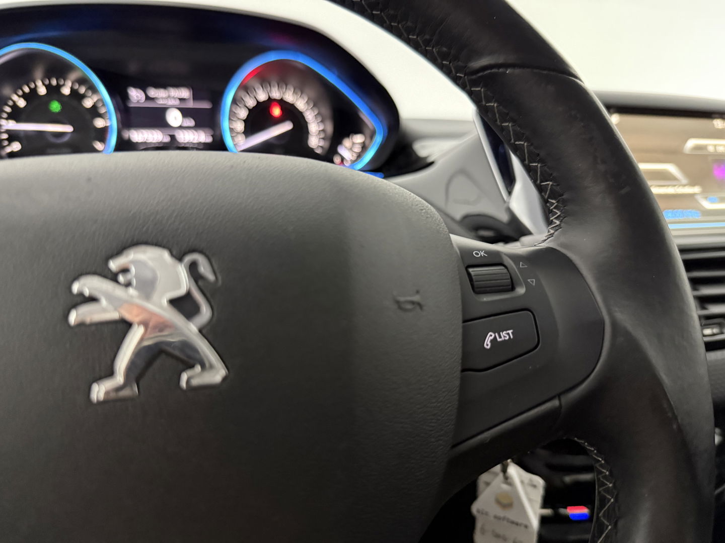 Peugeot 2008 1.2 VTi Allure | Sfeerverl. | Navigatie | Trekh | Cruise | Parkeersens. | NAP