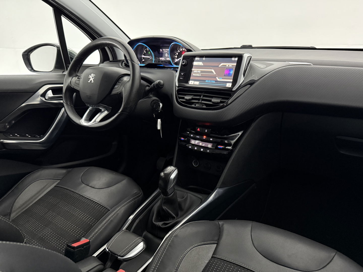 Peugeot 2008 1.2 VTi Allure | Sfeerverl. | Navigatie | Trekh | Cruise | Parkeersens. | NAP