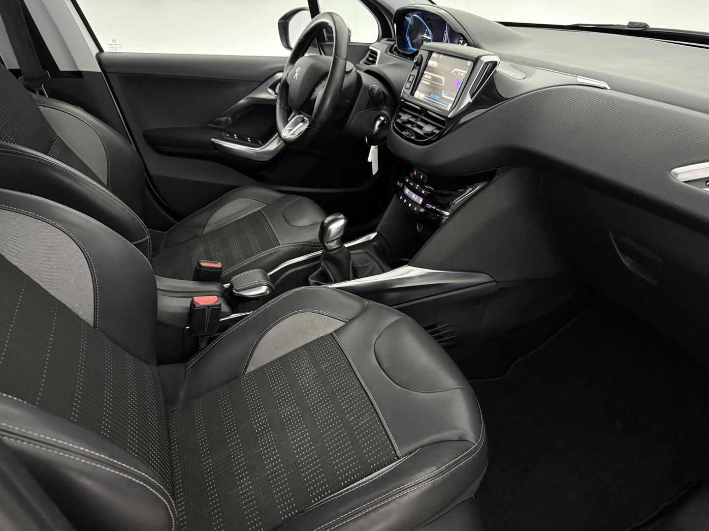 Peugeot 2008 1.2 VTi Allure | Sfeerverl. | Navigatie | Trekh | Cruise | Parkeersens. | NAP