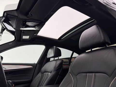 BMW 5 Serie 520i High Executive M-Sport 184PK | Pano | Sfeerverl. | HuD | Virtual | Memory | Camera | Navi | Keyless | NAP