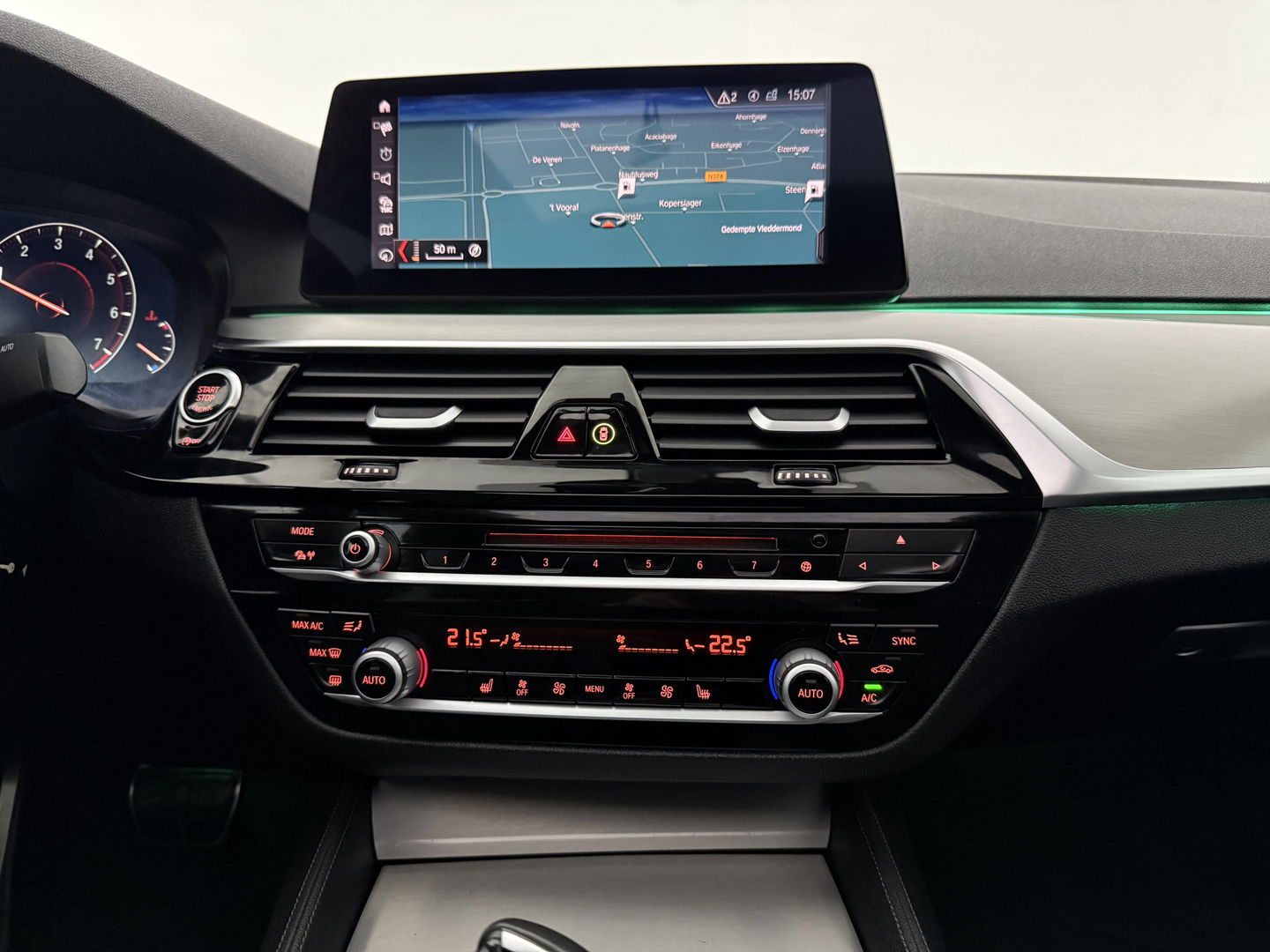 BMW 5 Serie 520i High Executive M-Sport 184PK | Pano | Sfeerverl. | HuD | Virtual | Memory | Camera | Navi | Keyless | NAP