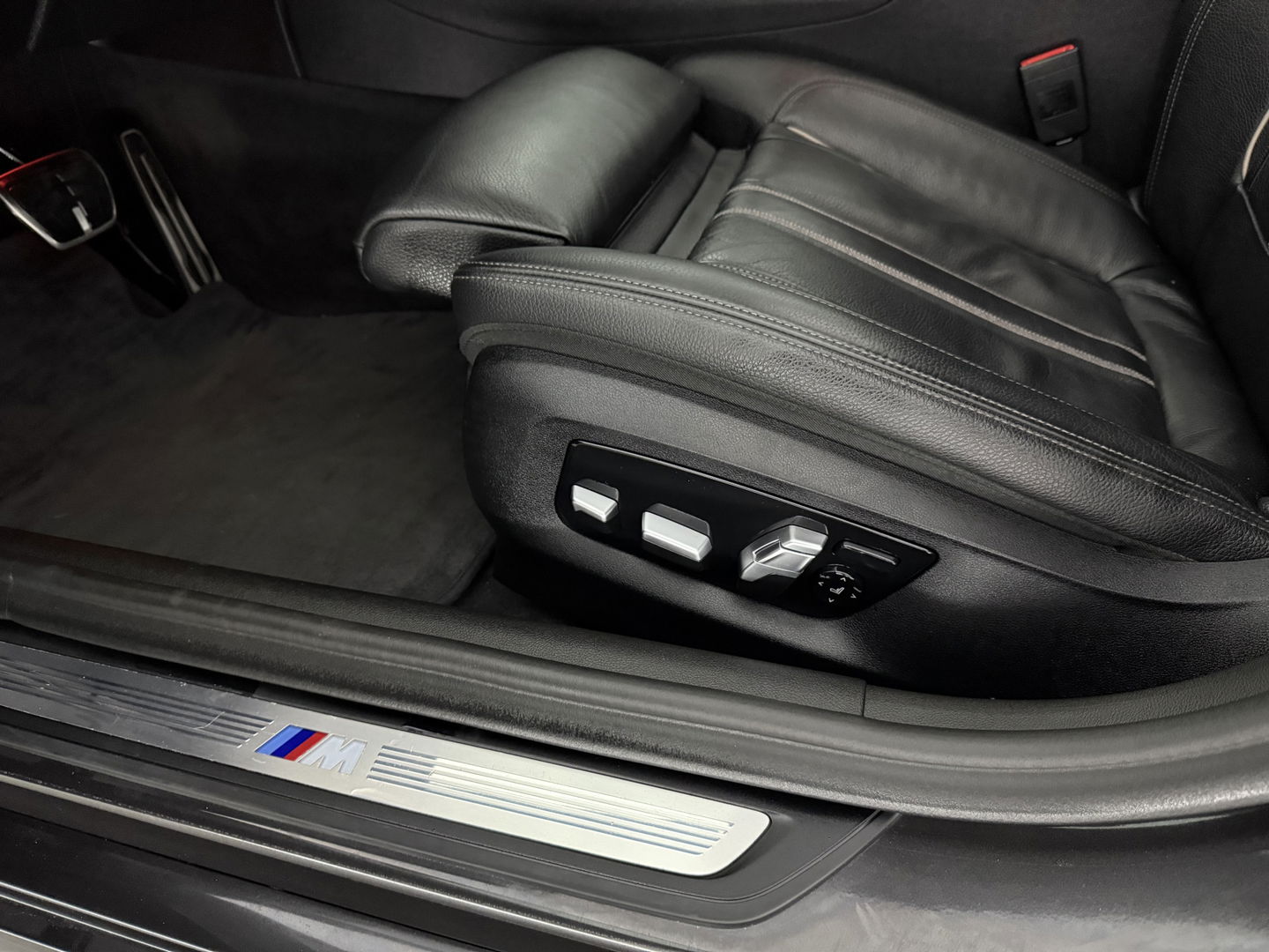 BMW 5 Serie 520i High Executive M-Sport 184PK | Pano | Sfeerverl. | HuD | Virtual | Memory | Camera | Navi | Keyless | NAP