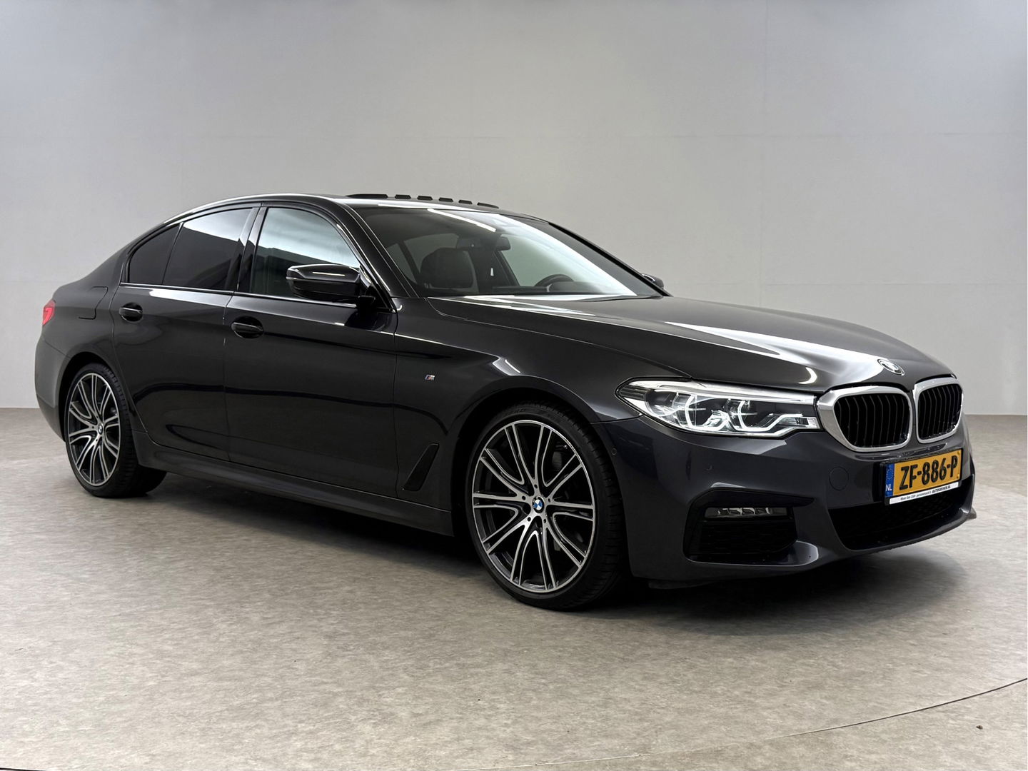 BMW 5 Serie 520i High Executive M-Sport 184PK | Pano | Sfeerverl. | HuD | Virtual | Memory | Camera | Navi | Keyless | NAP