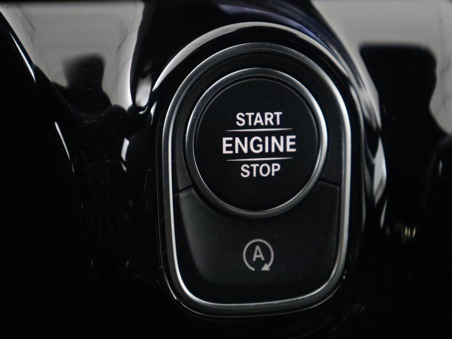 Mercedes-Benz CLA-Klasse 180 AMG | Carplay | Stoelverwarming | Camera | Navigatie | Leder/Alcantara | Sfeerverlichting | Park Assist | Full LED | Widescreen | Climate control | Sportstoelen | Cruise control