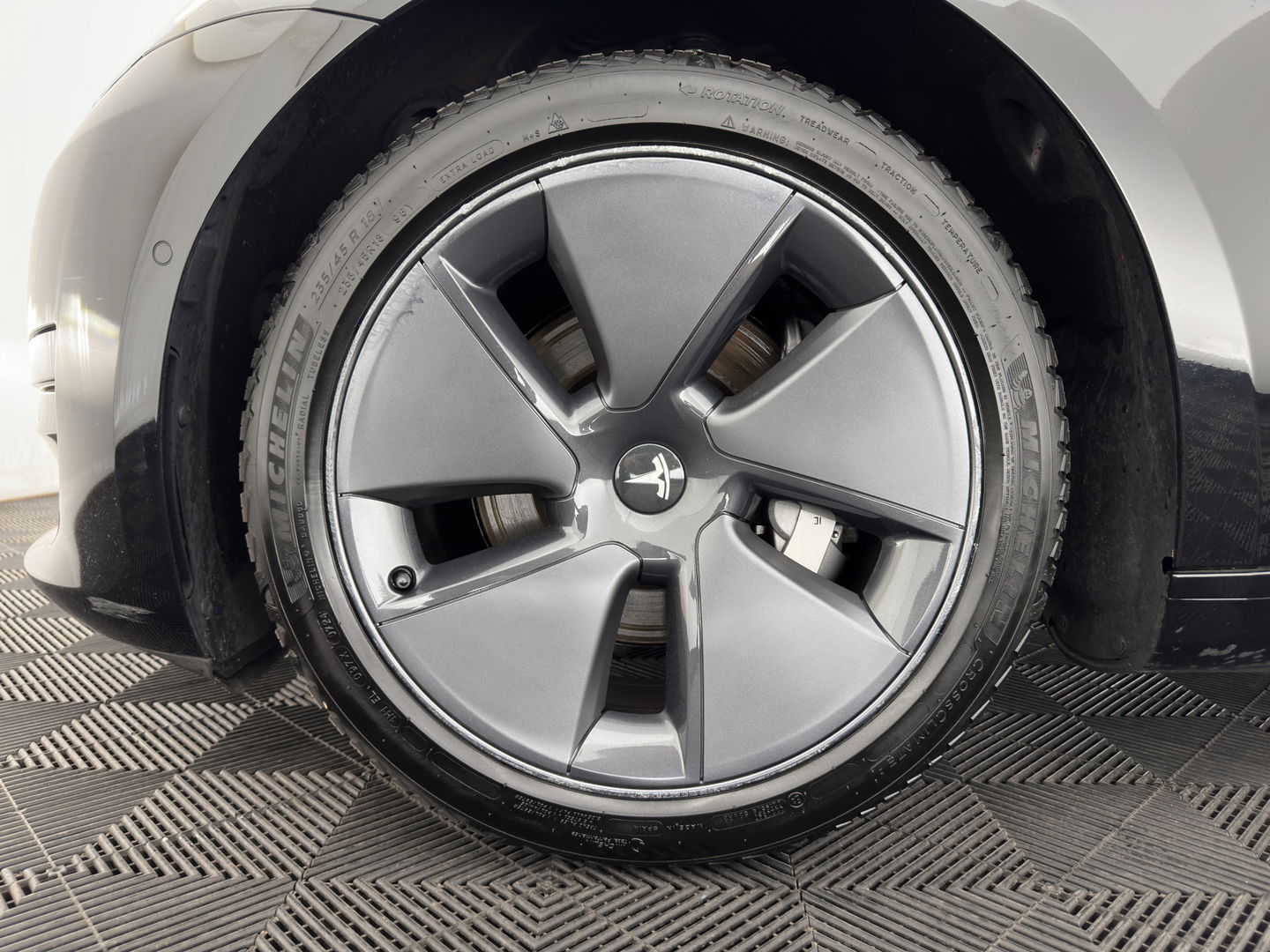 Tesla Model 3 Standard RWD Plus 60 kWh [ 3-Fase ] { SOH-90%} (INCL-BTW) Aut. *PANO | AUTO-PILOT | LUXURY-LEATHER | KEYLESS | FULL-LED | MEMORY-PACK | SURROUND-VIEW | DAB | CARPLAY | DIGI-COCKPIT | LANE-ASSIST | COMFORT-SEATS | 18"ALU*