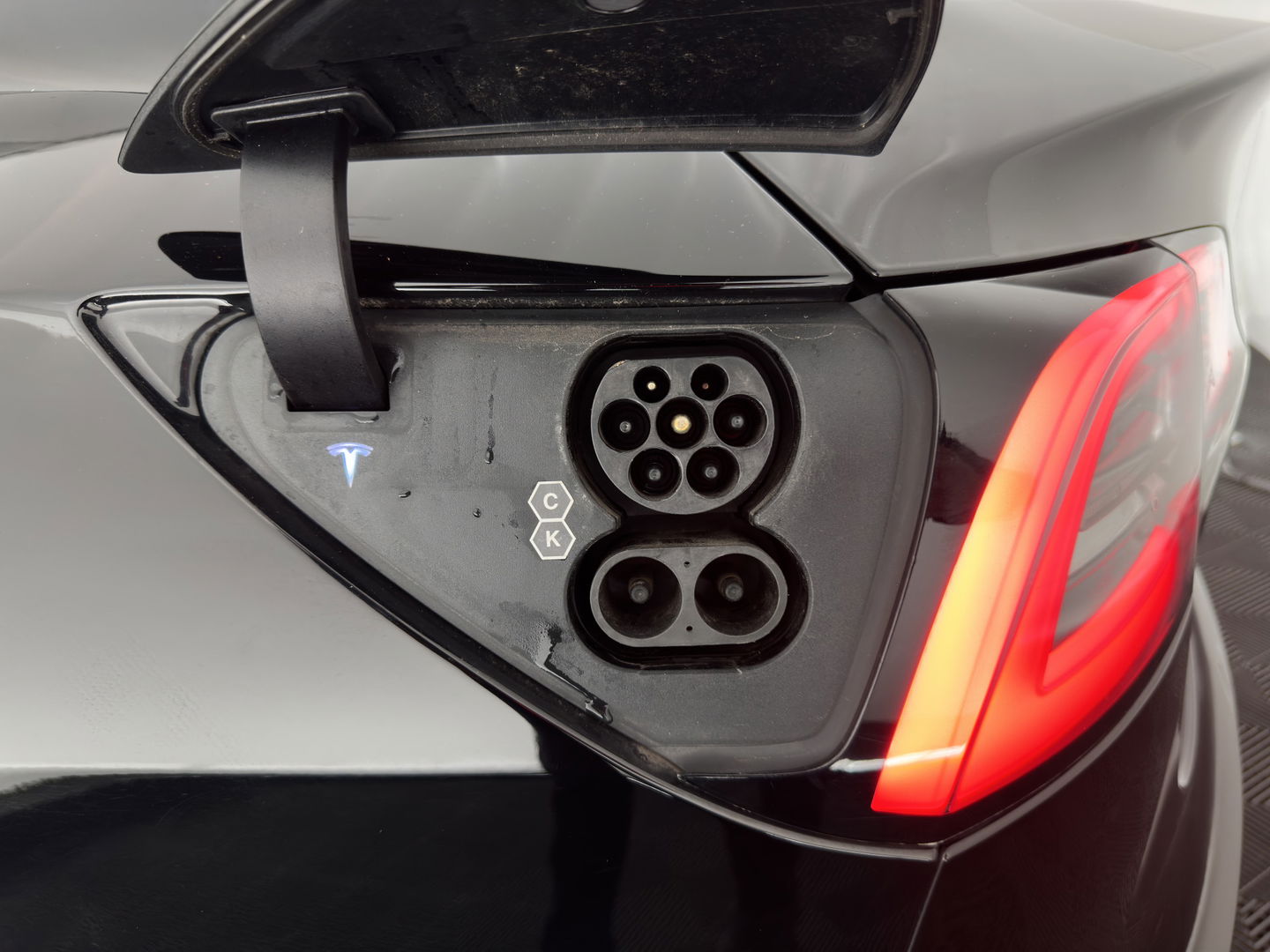 Tesla Model 3 Standard RWD Plus 60 kWh [ 3-Fase ] { SOH-90%} (INCL-BTW) Aut. *PANO | AUTO-PILOT | LUXURY-LEATHER | KEYLESS | FULL-LED | MEMORY-PACK | SURROUND-VIEW | DAB | CARPLAY | DIGI-COCKPIT | LANE-ASSIST | COMFORT-SEATS | 18"ALU*