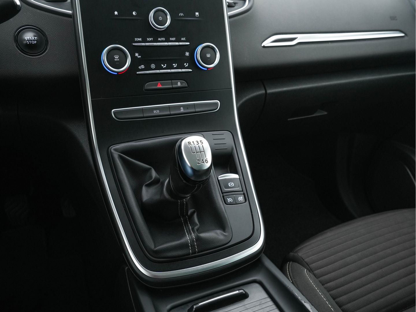 Renault Grand Scénic 1.3 TCe Business Zen [ 7-Pers. ] (INCL-BTW) *NAVI-FULLMAP | COMFORT-SEATS | DIGI-COCKPIT | ECC | PDC | CRUISE | PRIVACY-GLASS | DAB | CARPLAY*